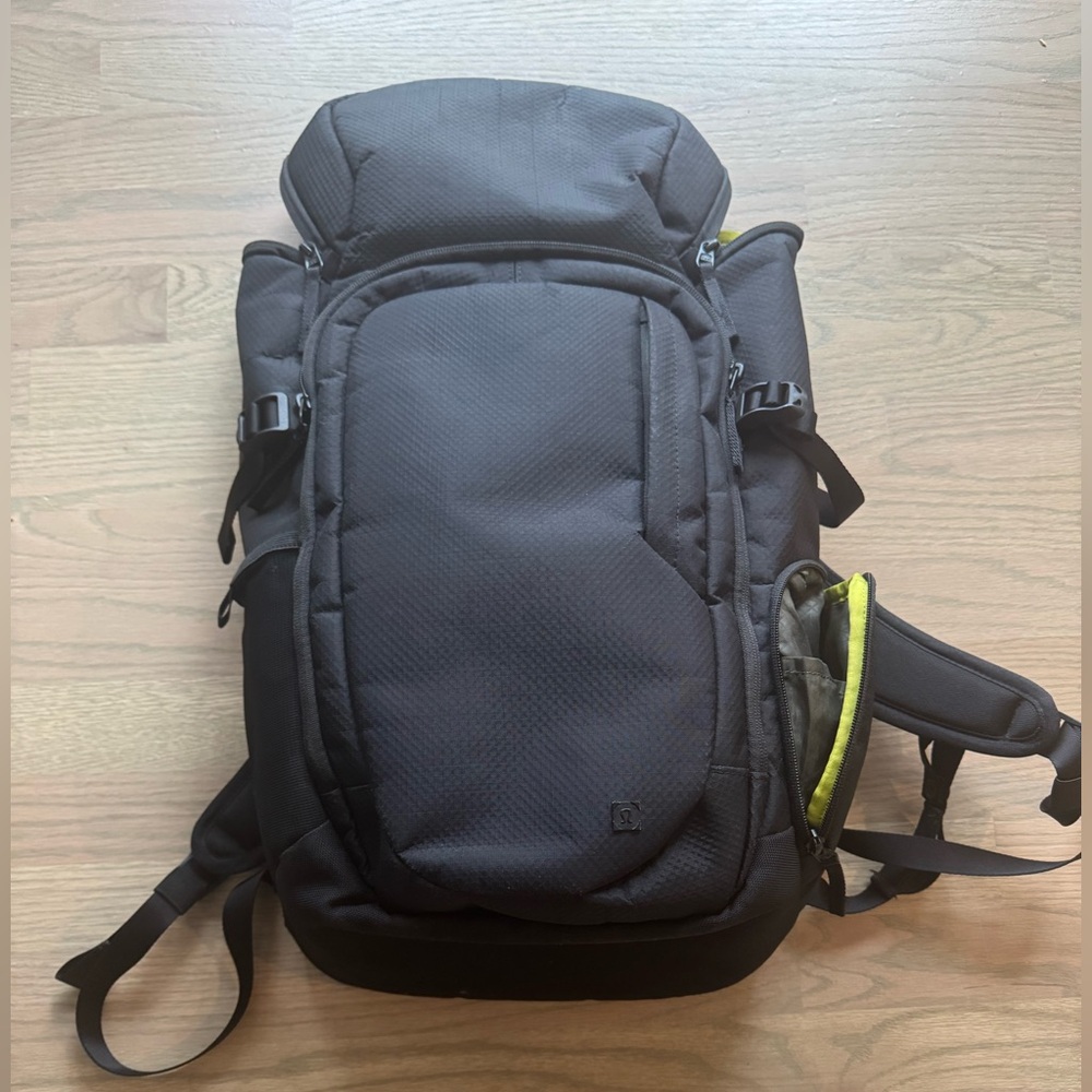 Lululemon 23L room to roam backpack